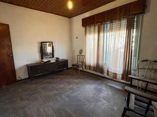Foto 4 de Casa en venta - 3 Dormitorios 1 Baño - Cochera - 480Mts2 - Manuel B. Gonnet