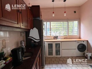 Foto 3 de CHALET 4 AMB C/COCHERA- QUINCHO Y JARDIN. QUILMES OESTE