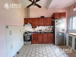 Foto 4 de CHALET 4 AMB C/COCHERA- QUINCHO Y JARDIN. QUILMES OESTE