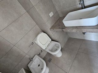 Foto 20 de Venta y alquiler de departamento 4 ambientes con dependencia en duplex en Nordelta