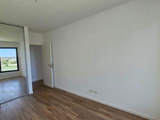 Foto 22 de Venta y alquiler de departamento 4 ambientes con dependencia en duplex en Nordelta