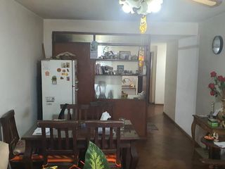 Foto 4 de Córdoba Cap-Av. V. Sarsfield 200-200mts Shop. Olmos–2 ½ amb.-C/frente m lum-57m2- A/Viv-Prof