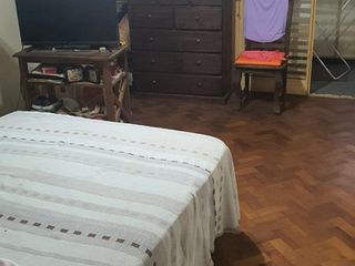 Foto 6 de Córdoba Cap-Av. V. Sarsfield 200-200mts Shop. Olmos–2 ½ amb.-C/frente m lum-57m2- A/Viv-Prof