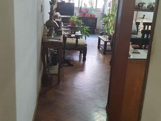 Foto 5 de Córdoba Cap-Av. V. Sarsfield 200-200mts Shop. Olmos–2 ½ amb.-C/frente m lum-57m2- A/Viv-Prof