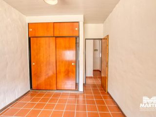 Foto 18 de Depósito y casa de 3 ambientes con patio terraza y cochera varios autos