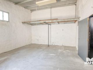 Foto 5 de Depósito y casa de 3 ambientes con patio terraza y cochera varios autos