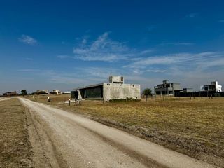 Foto 3 de Lote en Venta de 980 m2 - Puerto del Águila