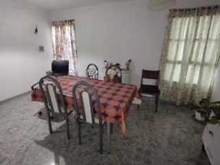 Foto 1 de Dúplex en venta - 4 Dormitorios 4 Baños - 100Mts2 - Villa Elvira, La Plata