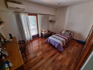 Foto 18 de VENDIDO !! CASA DE 4 AMB, JARDIN, PILETA, QUINCHO, COCHERA PARA 2 AUTOS - VILLA DEVOTO