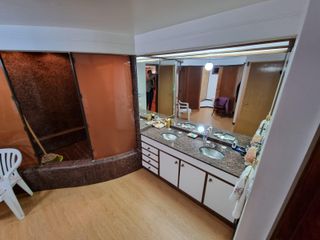 Foto 17 de VENDIDO !! CASA DE 4 AMB, JARDIN, PILETA, QUINCHO, COCHERA PARA 2 AUTOS - VILLA DEVOTO