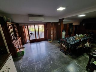 Foto 14 de VENDIDO !! CASA DE 4 AMB, JARDIN, PILETA, QUINCHO, COCHERA PARA 2 AUTOS - VILLA DEVOTO