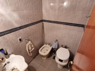 Foto 8 de VENDIDO !! CASA DE 4 AMB, JARDIN, PILETA, QUINCHO, COCHERA PARA 2 AUTOS - VILLA DEVOTO