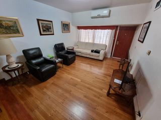 Foto 5 de VENDIDO !! CASA DE 4 AMB, JARDIN, PILETA, QUINCHO, COCHERA PARA 2 AUTOS - VILLA DEVOTO