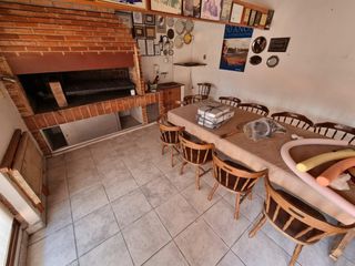 Foto 30 de VENDIDO !! CASA DE 4 AMB, JARDIN, PILETA, QUINCHO, COCHERA PARA 2 AUTOS - VILLA DEVOTO