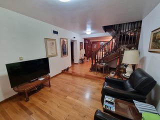 Foto 3 de VENDIDO !! CASA DE 4 AMB, JARDIN, PILETA, QUINCHO, COCHERA PARA 2 AUTOS - VILLA DEVOTO