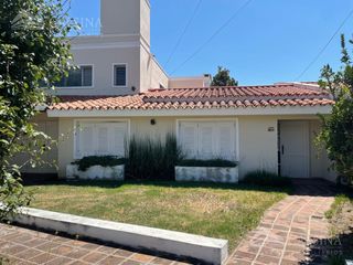 Foto 2 de Casa en  venta Cerro de las Rosas calle Jimenez de Lorca al 4500