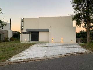 Foto 2 de Casa en San Matías, moderna, excelente calidad de construcción