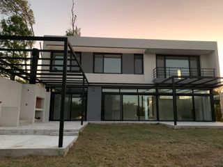 Foto 1 de Casa en San Matías, moderna, excelente calidad de construcción