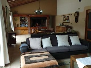 Foto 8 de Casa en venta - 5 Dormitorios 3 Baños - Cocheras - 30.780Mts2 - Rama Caída, San Rafael