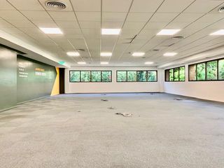 Foto 2 de Impecable Oficina en  alquiler de 370 m2 en Vicente Lopez, lista para equipar y usar