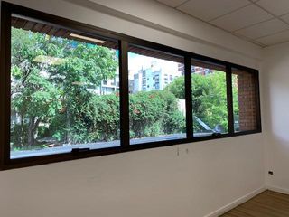 Foto 10 de Impecable Oficina en  alquiler de 370 m2 en Vicente Lopez, lista para equipar y usar