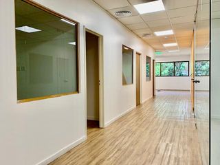 Foto 9 de Impecable Oficina en  alquiler de 370 m2 en Vicente Lopez, lista para equipar y usar