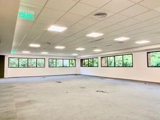 Foto 3 de Impecable Oficina en  alquiler de 370 m2 en Vicente Lopez, lista para equipar y usar