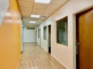 Foto 8 de Impecable Oficina en  alquiler de 370 m2 en Vicente Lopez, lista para equipar y usar