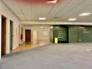 Foto 5 de Impecable Oficina en  alquiler de 370 m2 en Vicente Lopez, lista para equipar y usar