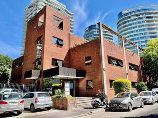 Foto 1 de Impecable Oficina en  alquiler de 370 m2 en Vicente Lopez, lista para equipar y usar