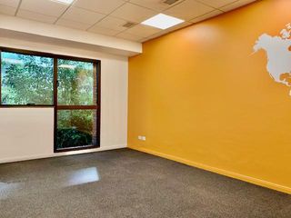 Foto 4 de Impecable Oficina en  alquiler de 370 m2 en Vicente Lopez, lista para equipar y usar