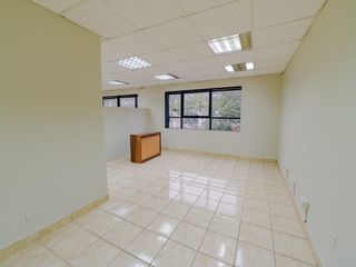 Foto 11 de Local Comercial - Edificio de Oficinas en el corazón de San Isidro