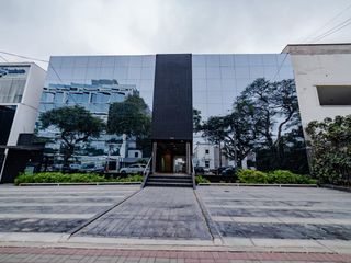 Foto 1 de Local Comercial - Edificio de Oficinas en el corazón de San Isidro
