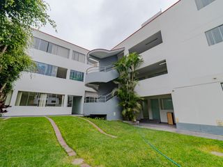 Foto 8 de Local Comercial - Edificio de Oficinas en el corazón de San Isidro