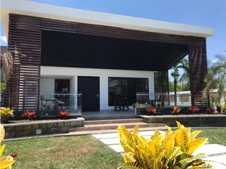Foto 1 de VENTA CHALET PARA ESTRENAR VIA AL AEROPUERTO