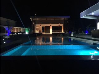 Foto 5 de VENTA CHALET PARA ESTRENAR VIA AL AEROPUERTO