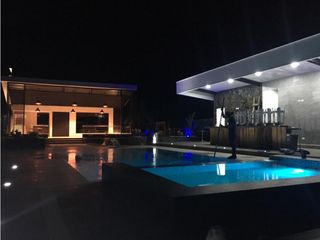 Foto 6 de VENTA CHALET PARA ESTRENAR VIA AL AEROPUERTO