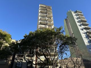 Foto 1 de Av. San Juan al 1300  Departamento 1 ambiente dividido en Alquiler en Constitución