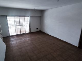 Foto 4 de Casa PH en venta en La Tablada