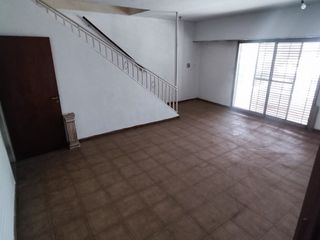 Foto 8 de Casa PH en venta en La Tablada