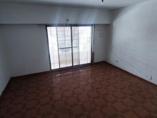 Foto 2 de Casa PH en venta en La Tablada
