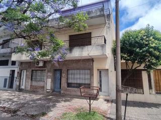 Foto 1 de Casa PH en venta en La Tablada