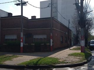 Foto 2 de Casa en venta - 3 dormitorios 2 baños - cochera - 200mts2- La Plata