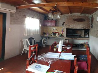 Foto 54 de Casa en venta - 3 dormitorios 2 baños - cochera - 200mts2- La Plata