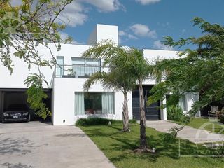 Foto 37 de Casa moderna frente a la laguna y próxima a acceso Bancalari