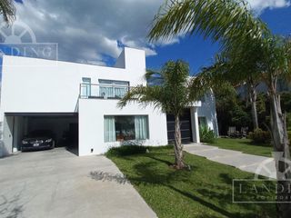 Foto 20 de Casa moderna frente a la laguna y próxima a acceso Bancalari