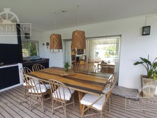 Foto 12 de Casa moderna frente a la laguna y próxima a acceso Bancalari