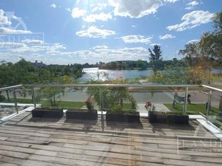 Foto 23 de Casa moderna frente a la laguna y próxima a acceso Bancalari