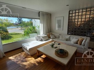 Foto 9 de Casa moderna frente a la laguna y próxima a acceso Bancalari