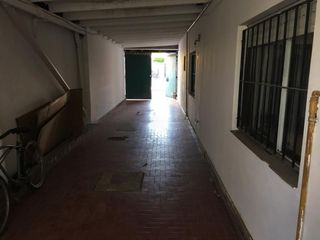 Foto 11 de Casas en venta - 6 dormitorios 3 baños - Cocheras - 150mts2 - Tolosa, La Plata